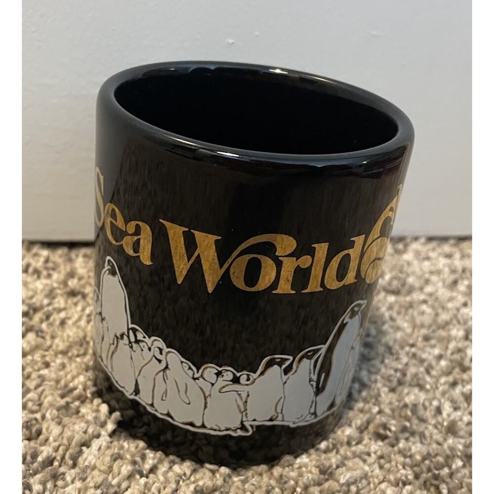Vintage 1985 Sea World Coffee Cup Mug Penguins & Shamu Black Gold Ceramic